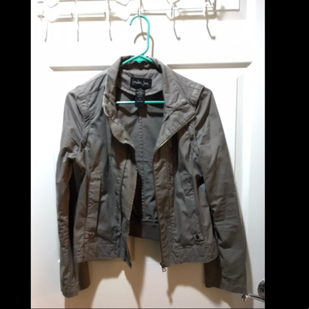 Moto crop jacket. Color: dusty gray